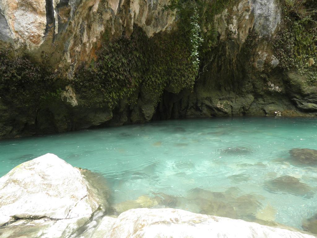 Hotel Garganta Del Cares ปอนเซโบส ภายนอก รูปภาพ